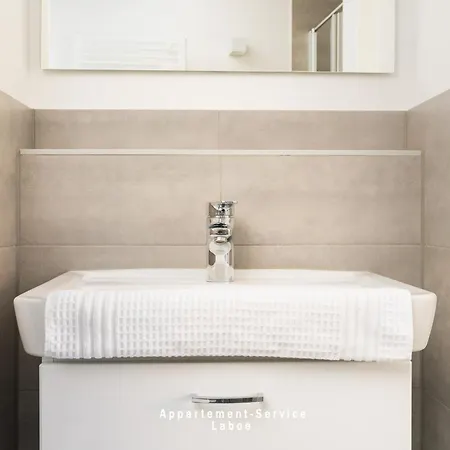 アパート Meerluft Nur Wenige Minuten Vom Hafen Und Entfernt ラーボエ