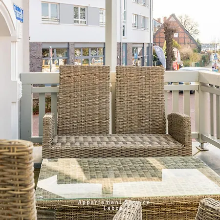 Meerluft Nur Wenige Minuten Vom Hafen Und Entfernt